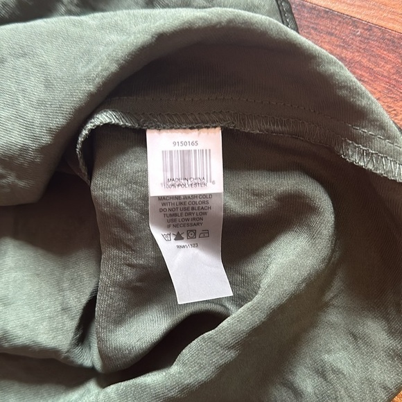 Vince Camuto Dark Green 3/4 sleeve blouse size small - Picture 7 of 11